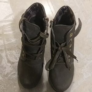 Shoe boots